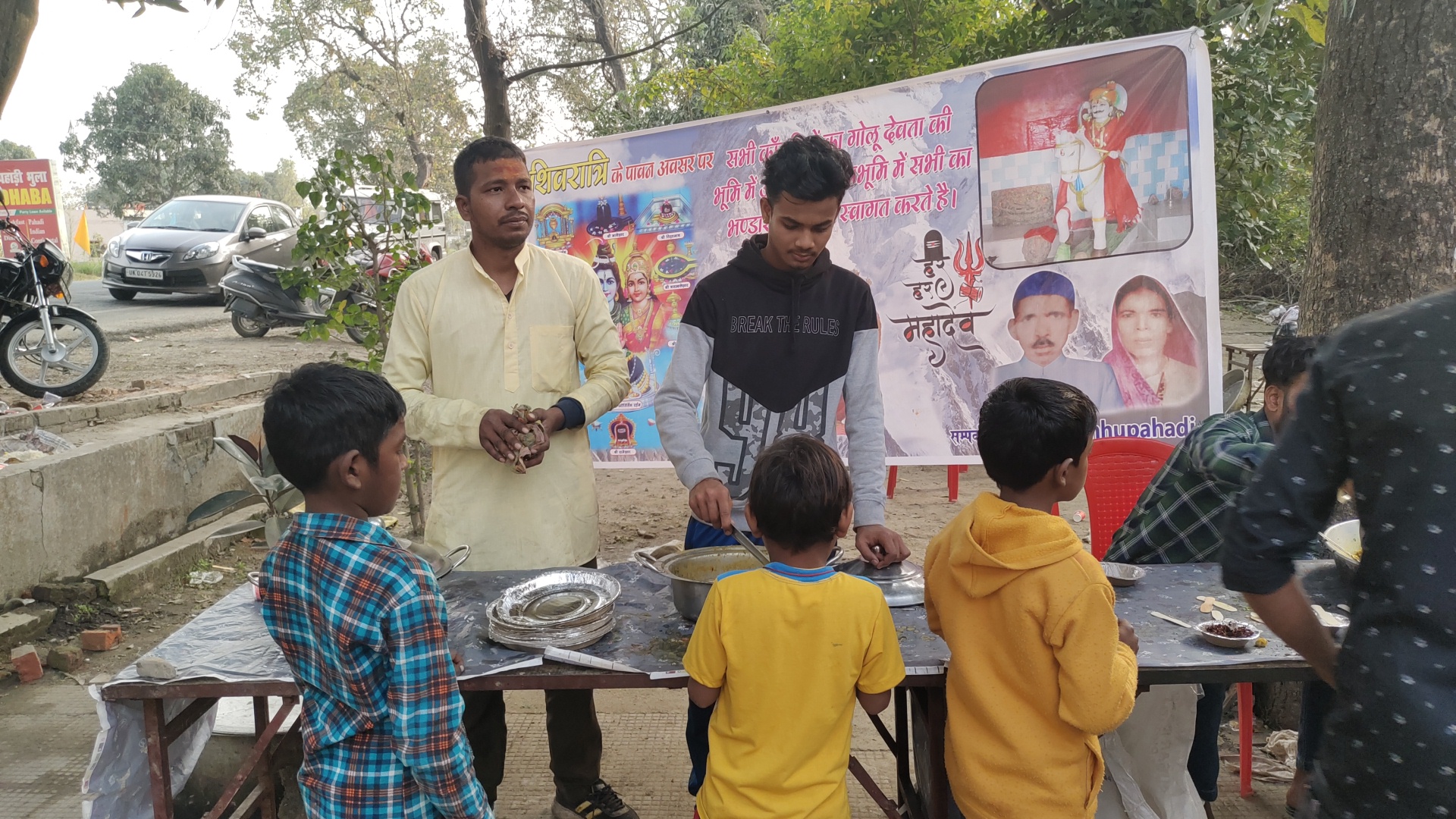 कुमाऊँ-उत्तराखंड की समृद्ध संस्कृति हमारी पहचान है। लोक कला, देव परंपरा और सामाजिक सेवा को आगे बढ़ाने के लिए आपका छोटा सा योगदान बहुत बड़ा परिवर्तन ला सकता है। आइए मिलकर जरूरतमंदों की मदद करें और अपनी सांस्कृतिक धरोहर को सुरक्षित रखें। आपका दान किसी का जीवन बदल सकता है।